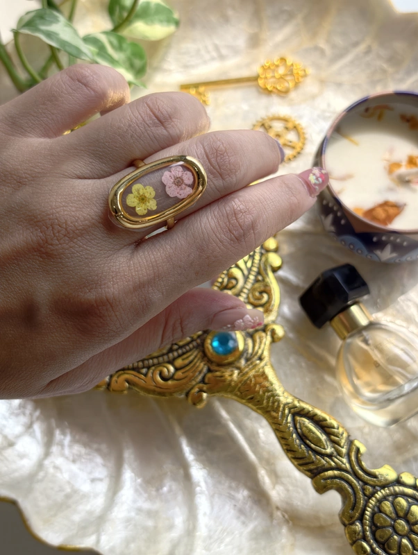 Bloom Oval Ring