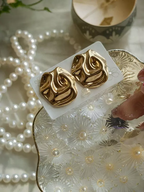 Sculpted Glow Earrings