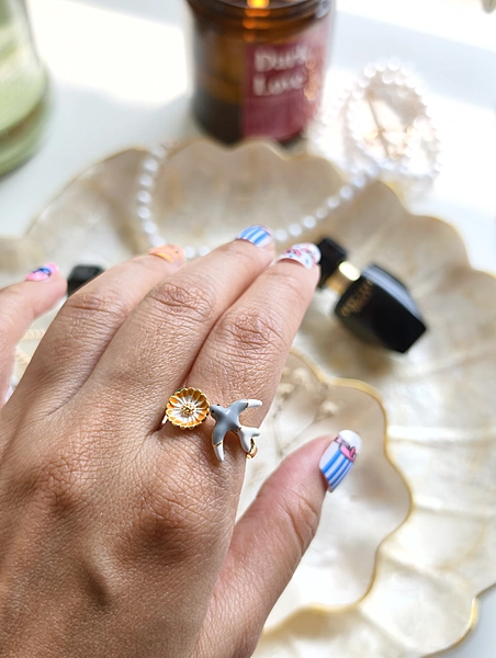 Daisy Dove Ring