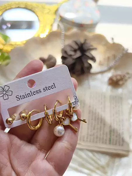 Golden Keepsake Charm earring
