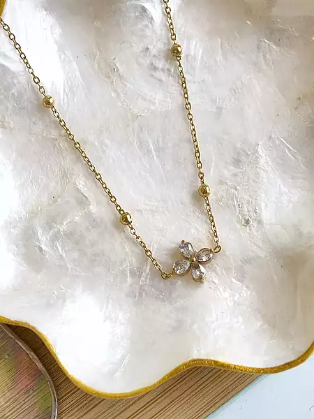 Iris Necklace Anti Tarnish Gold Flower Pendant Necklace